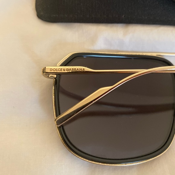 Dolce & Gabbana black/gold square aviator sunglasses - Picture 4 of 8